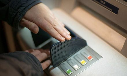 85% möchten nicht auf Geldautomaten verzichten und weiter bar bezahlen