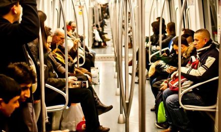48% wollen Ess-Verbot für alle Speisen in öffentlichen Verkehrsmitteln