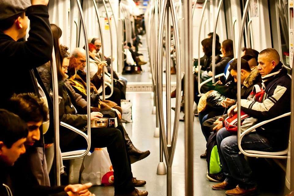 48% wollen Ess-Verbot für alle Speisen in öffentlichen Verkehrsmitteln