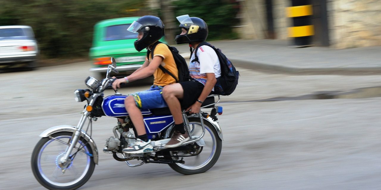 51% lehnen Moped-Führerschein ab 15 Jahren ab