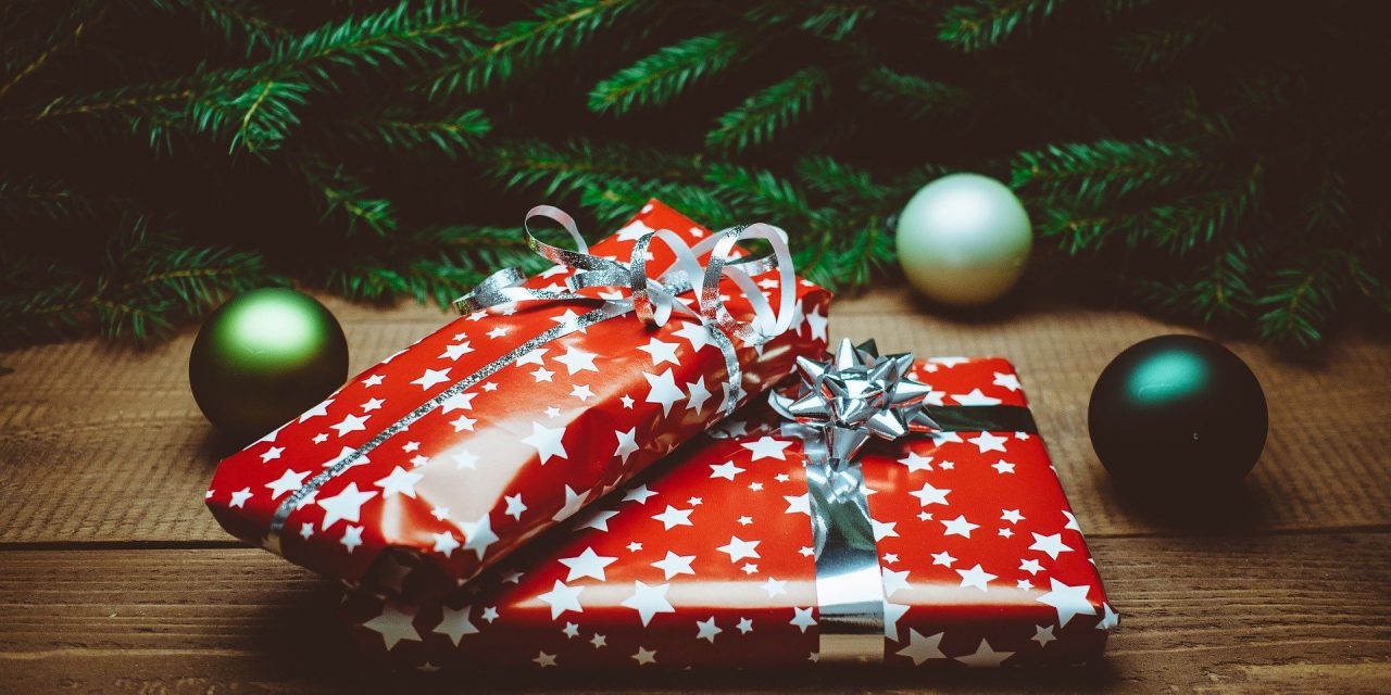 45% wollen Weihnachtsgeschenke genauso viel online wie im Vorjahr einkaufen