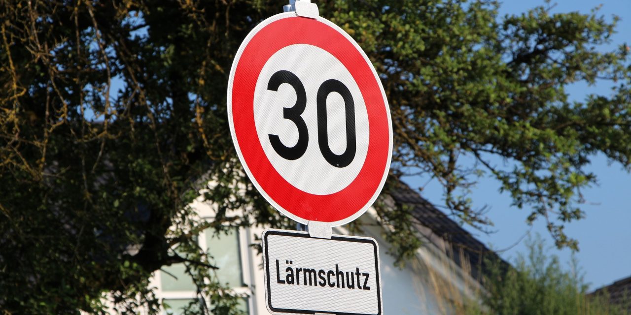 52% lehnen innerstädtisches Tempolimit von 30 km/h in Deutschland ab