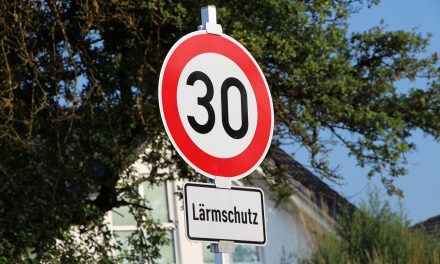 52% lehnen innerstädtisches Tempolimit von 30 km/h in Deutschland ab