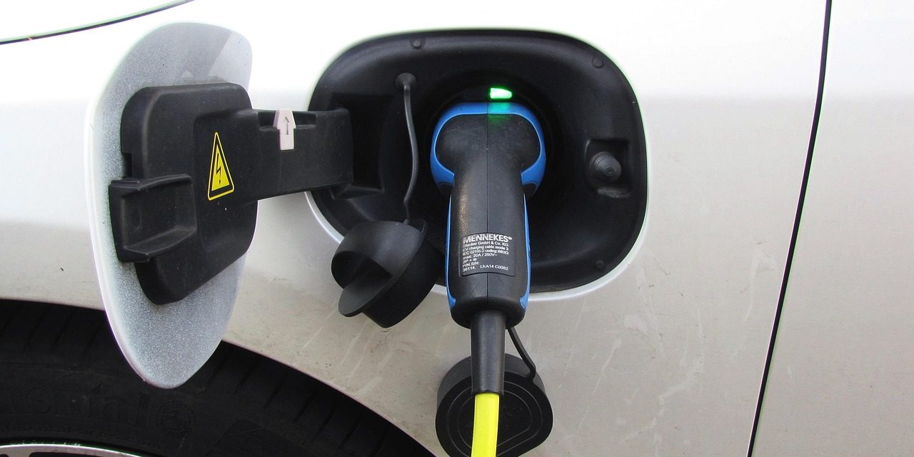 45% lehnen Kaufprämie für E-Autos ab
